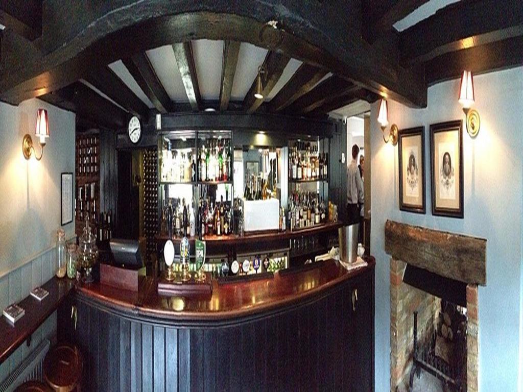 The Black Horse Fulmer Екстер'єр фото